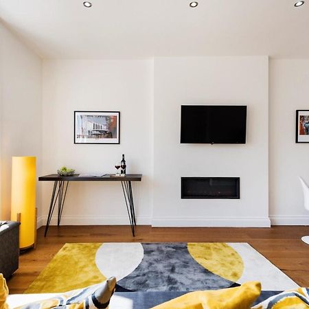 Appartamento Bright And Modern Earls Court Gem Londra Esterno foto