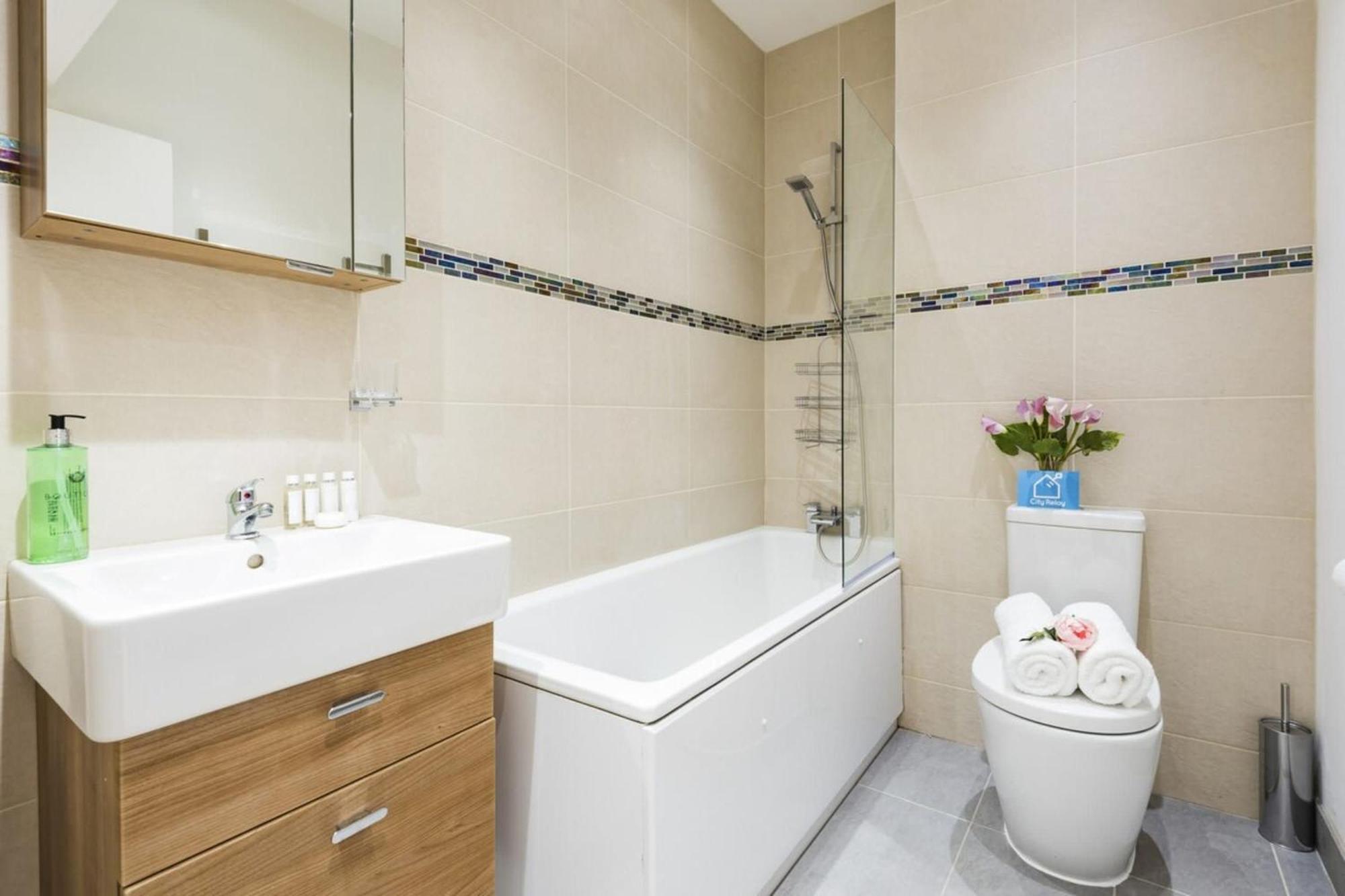 Appartamento Bright And Modern Earls Court Gem Londra Esterno foto