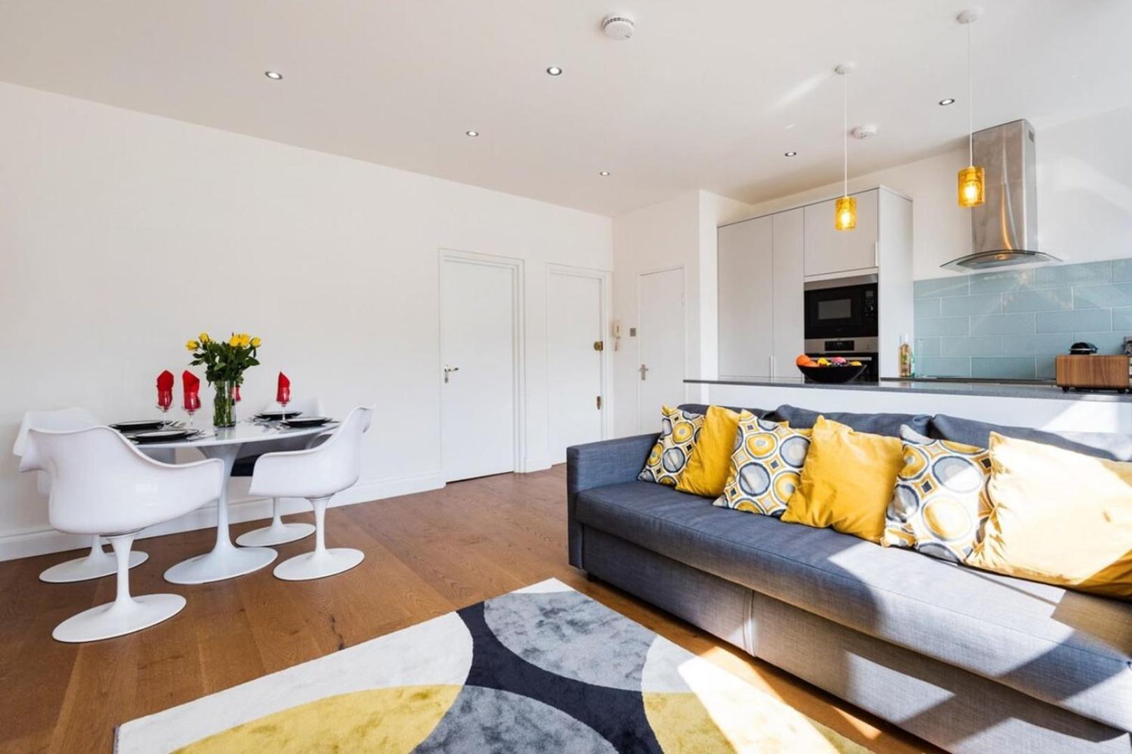 Appartamento Bright And Modern Earls Court Gem Londra Esterno foto