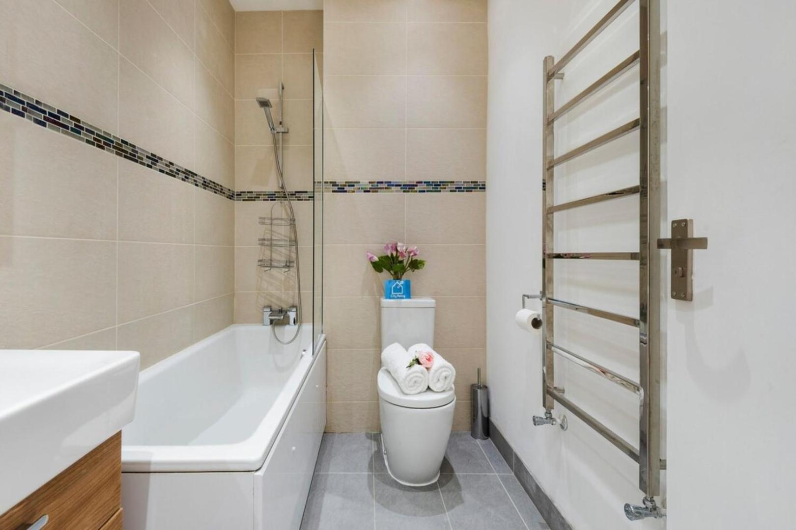 Appartamento Bright And Modern Earls Court Gem Londra Esterno foto