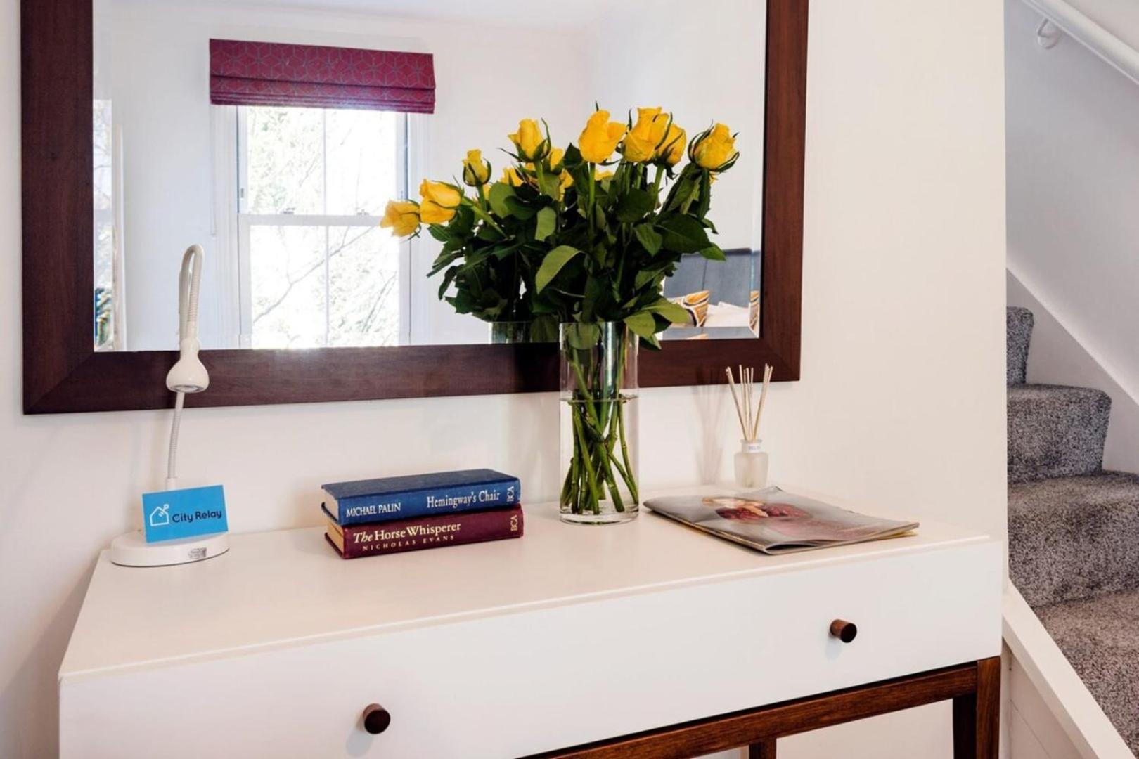 Appartamento Bright And Modern Earls Court Gem Londra Esterno foto